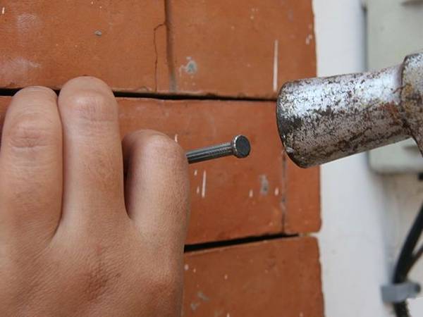 21 concrete-nail-brick